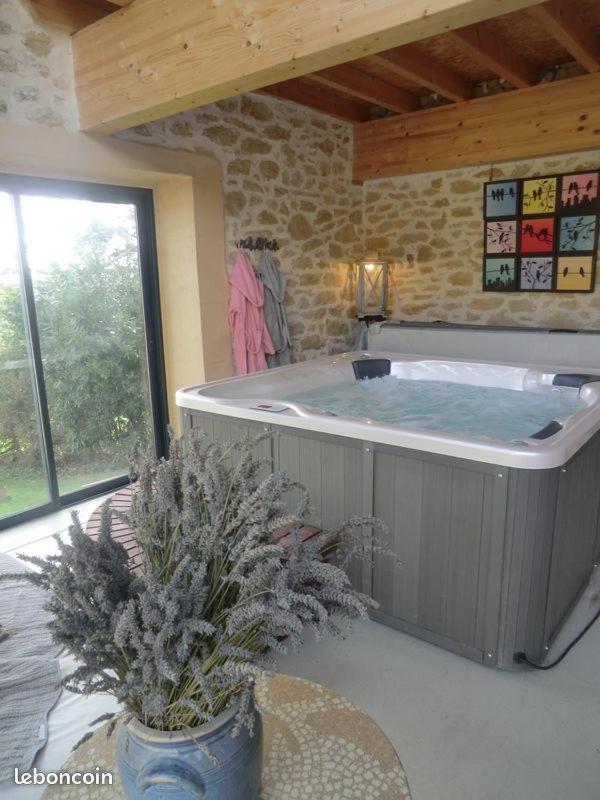 Bed and Breakfast Roulotte La Souleillade Saint-Sernin  Экстерьер фото