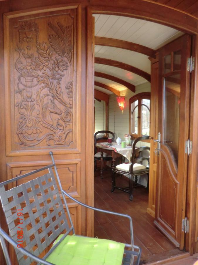 Bed and Breakfast Roulotte La Souleillade Saint-Sernin  Экстерьер фото